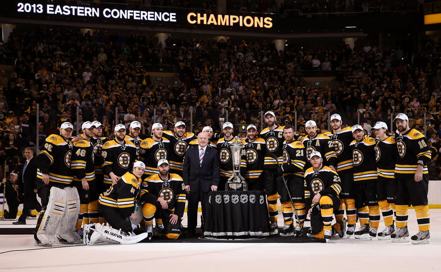 2013-06-07-bruins-vs-penguins-ecf-game-4-the-bruins-pose-with-their-prince-of-wales-trophy-after-sweeping-the-penguins.jpg